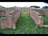 04179 ostia - regio i - insula viii - horrea (i,viii,2) - eingang - bli ri sueden - 01-2024.jpg